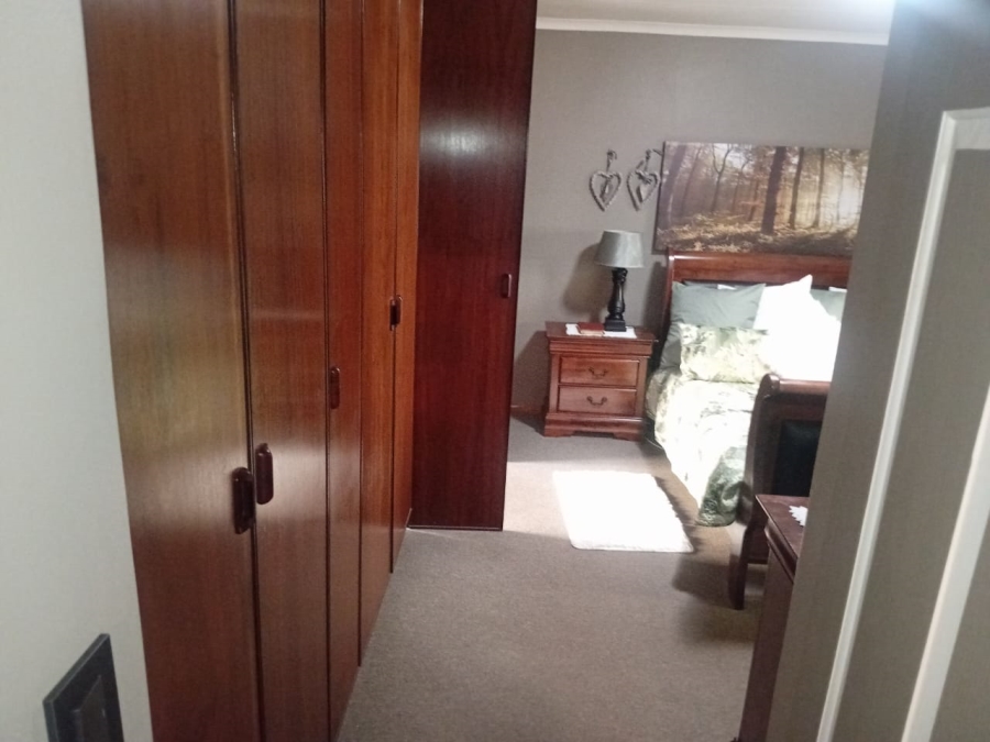 6 Bedroom Property for Sale in Heiderand Western Cape